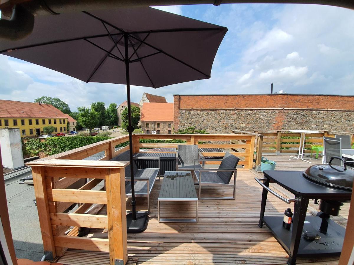 Gemuetliche Dachwohnung Mit Kleiner Oder Grosser Dachterrasse Nebeneinander Wolmirstedt Екстериор снимка