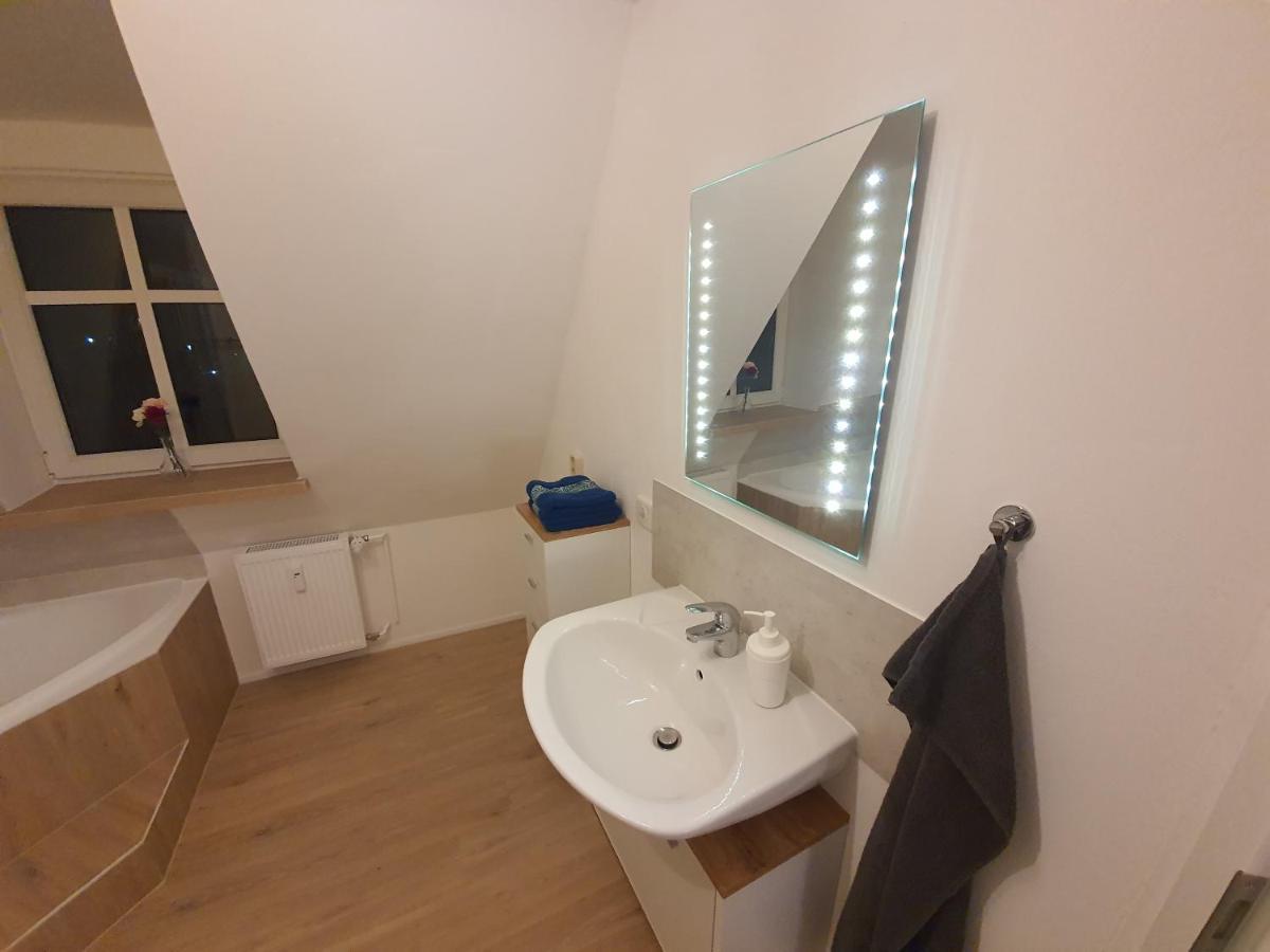 Gemuetliche Dachwohnung Mit Kleiner Oder Grosser Dachterrasse Nebeneinander Wolmirstedt Екстериор снимка