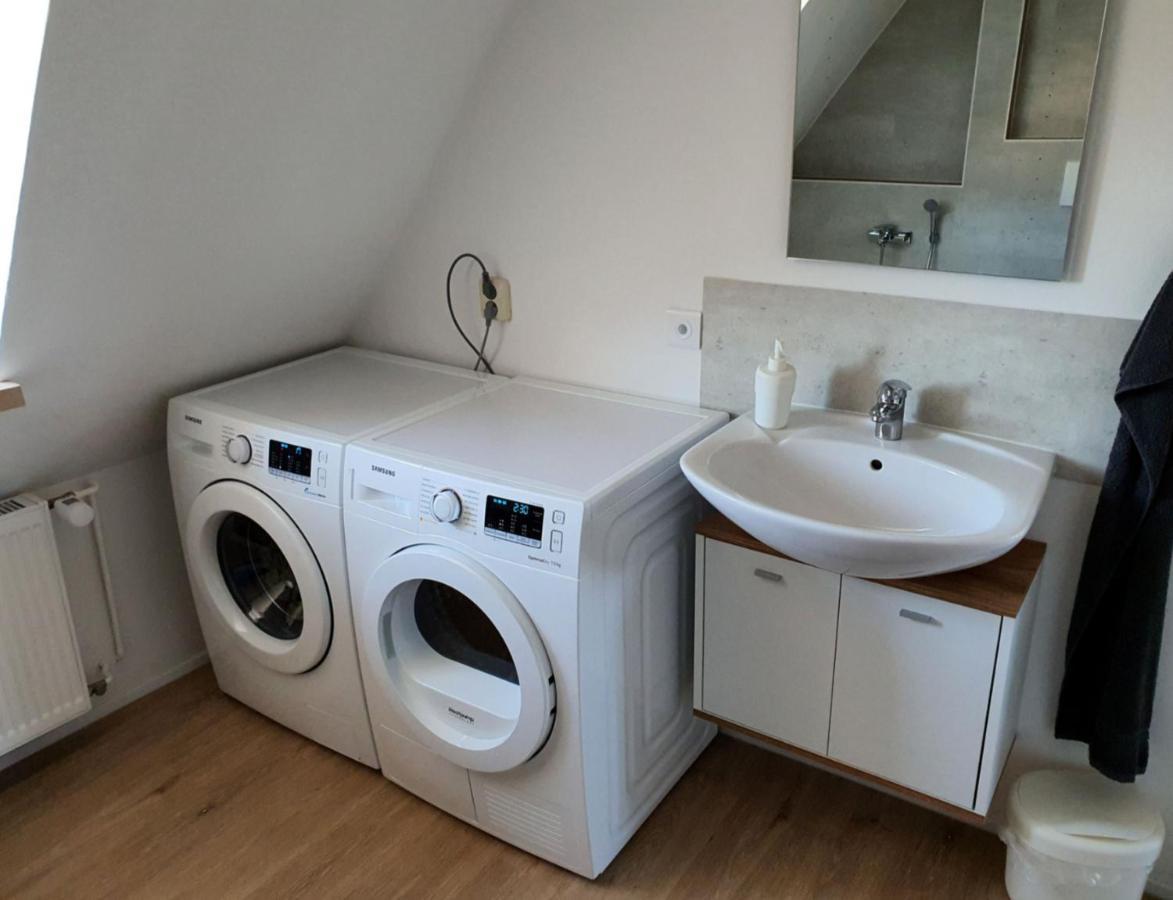 Gemuetliche Dachwohnung Mit Kleiner Oder Grosser Dachterrasse Nebeneinander Wolmirstedt Екстериор снимка