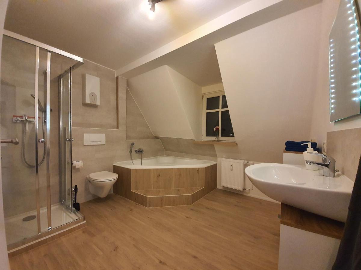 Gemuetliche Dachwohnung Mit Kleiner Oder Grosser Dachterrasse Nebeneinander Wolmirstedt Екстериор снимка